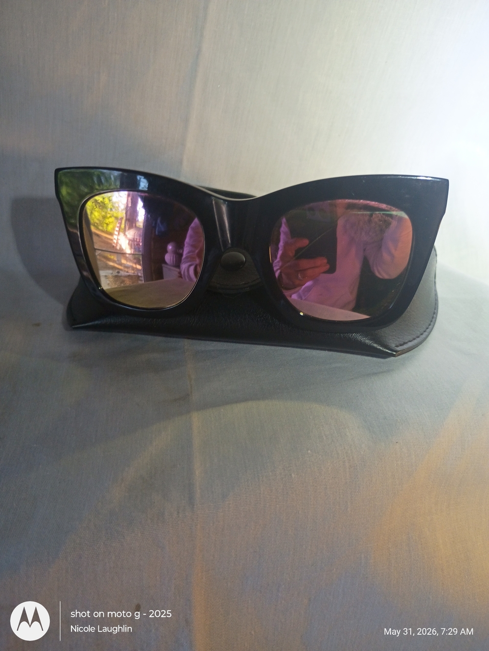 Diff Eyewear Black Frame Sunglasses with Pink Mirrored Lenses